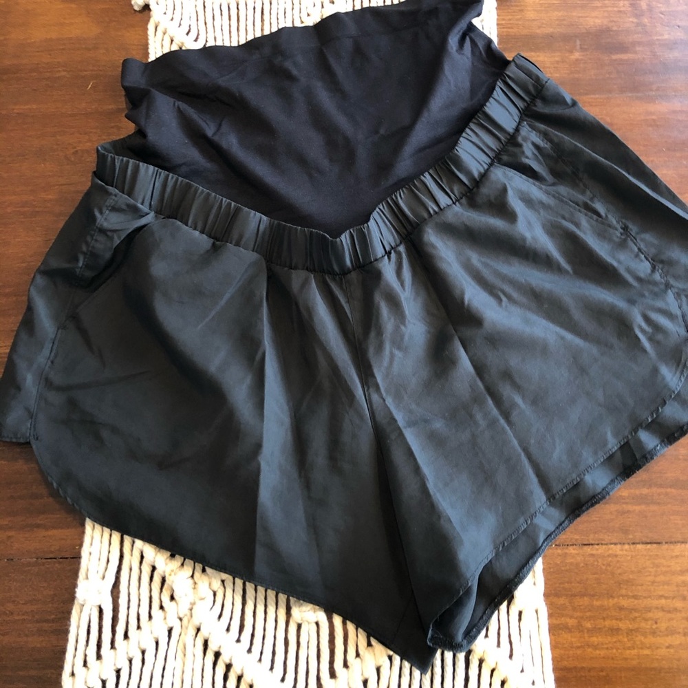 Maternity workout shorts •Size XL•
